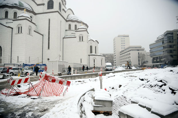 НАПУКЛЕ ПЛОЧЕ ОКО ХРАМА: И Путин да пази где гази